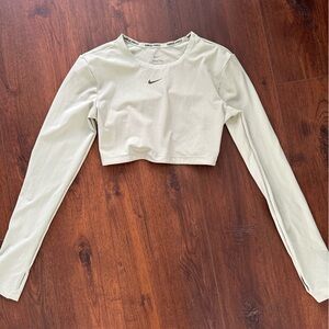Nike pro dri-fit women’s small long sleeve